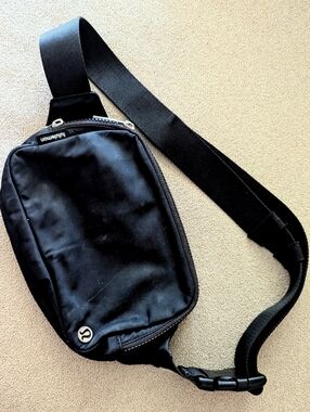 Lululemon Everywhere Belt Bag